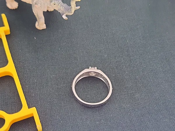 RINGS_>_GENTS_RINGS