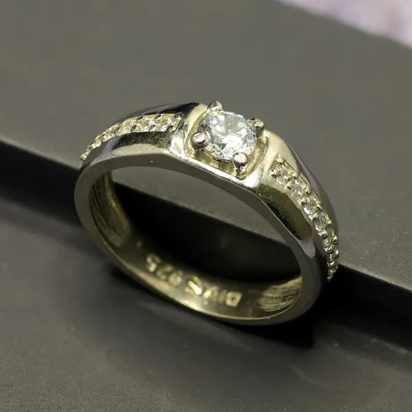 RINGS_>_GENTS_RINGS