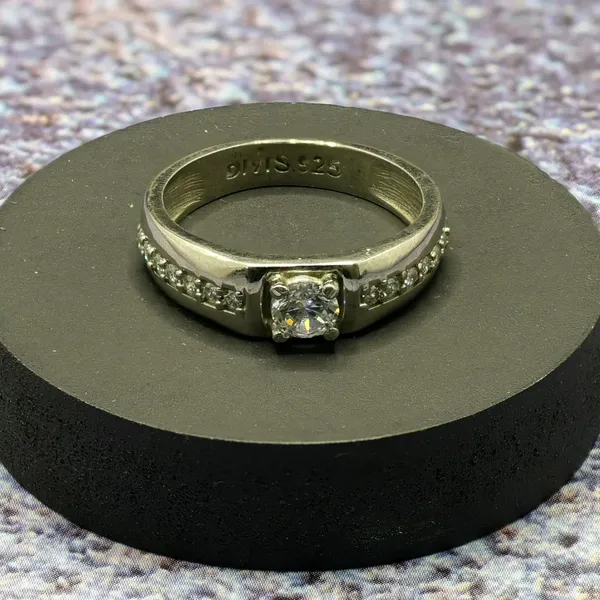 RINGS_>_GENTS_RINGS