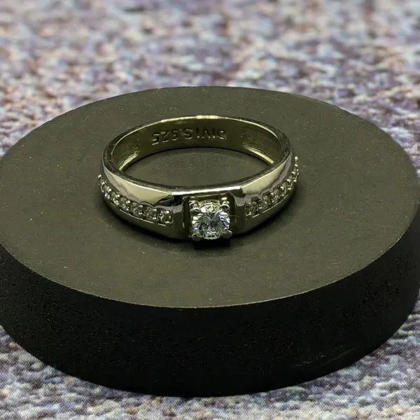 RINGS_>_GENTS_RINGS