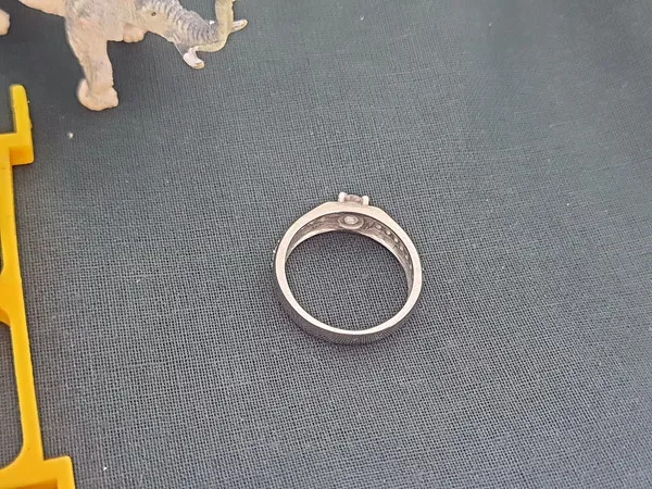 RINGS_>_GENTS_RINGS