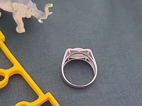RINGS_>_GENTS_RINGS