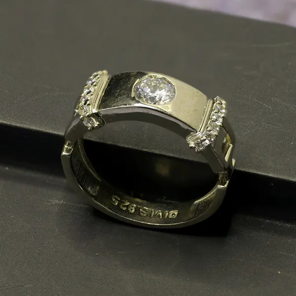 RINGS_>_GENTS_RINGS
