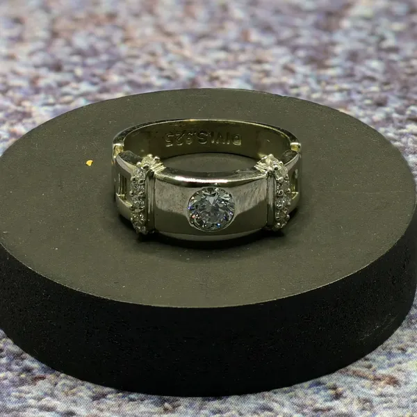 RINGS_>_GENTS_RINGS