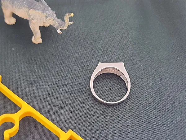 RINGS_>_LADIES_RINGS