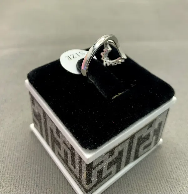 RINGS_>_LADIES_RINGS