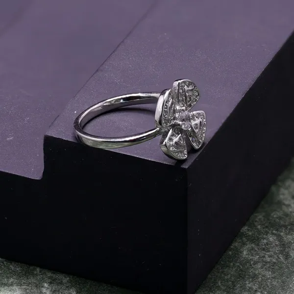 RINGS_>_LADIES_RINGS