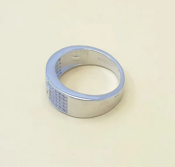 RINGS_>_GENTS_RINGS