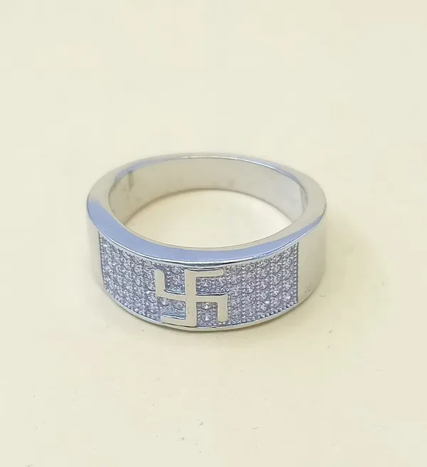 RINGS_>_GENTS_RINGS