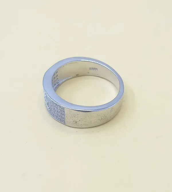 RINGS_>_GENTS_RINGS
