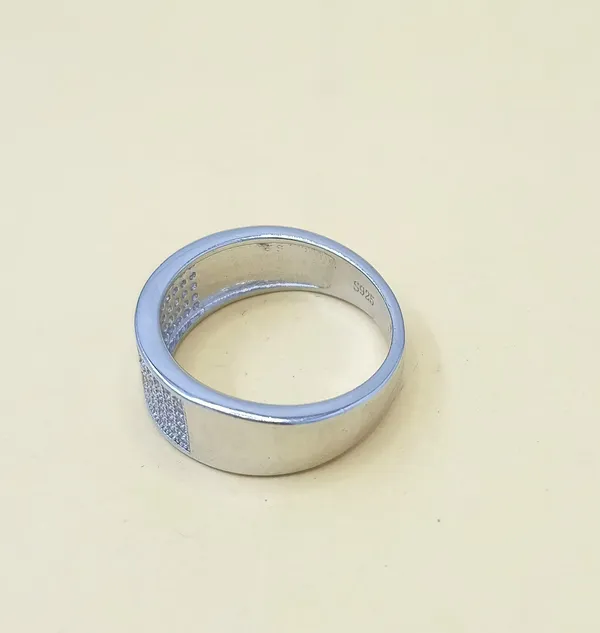 RINGS_>_GENTS_RINGS