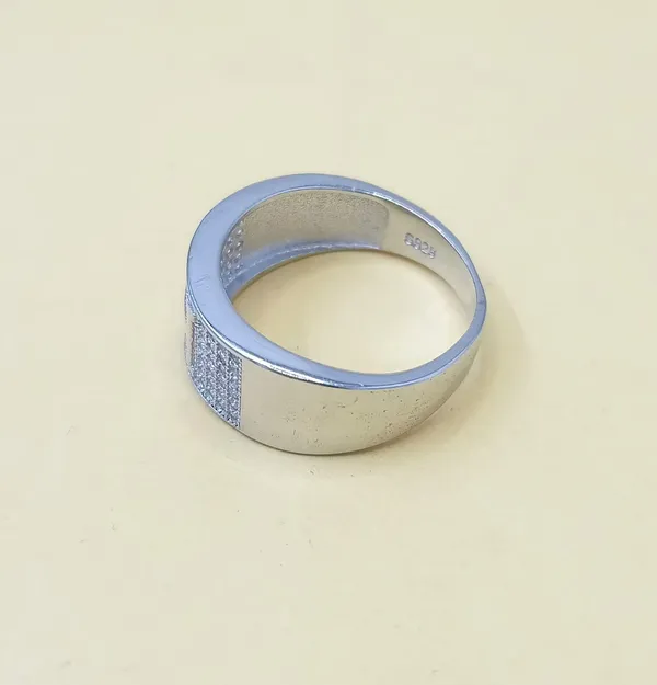 RINGS_>_GENTS_RINGS
