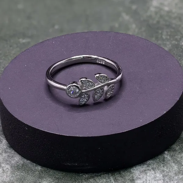 White_Silver_Elegant_Rings_For_Women