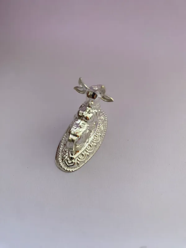 Small_Tiny_Sitting_Nandi_with_670_Silver_for_Pooja_Place