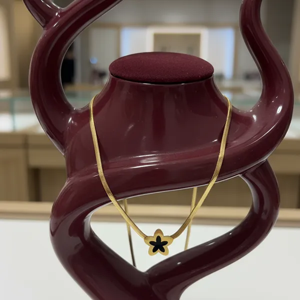 Golden_Black_Clover_Pendant_Necklace