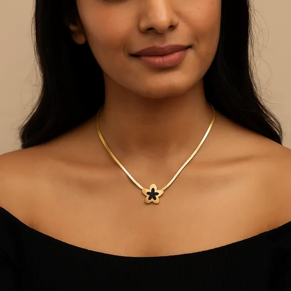 Golden_Black_Clover_Pendant_Necklace