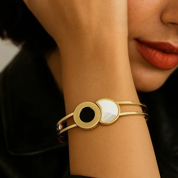 Anti-Tarnish_Dual_Charm_Black_&_White_Bracelet_Gold_Finish