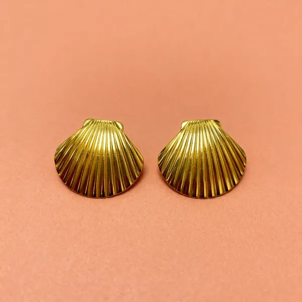 Golden_Seashell_Statement_Earrings