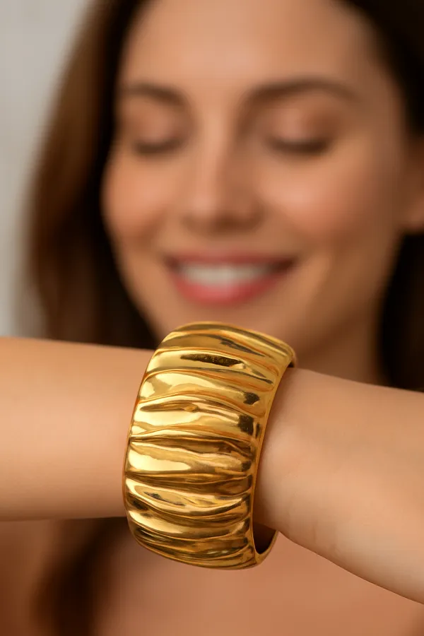 Anti-Tarnish_Gold-Plated_Textured_Statement_Bracelet