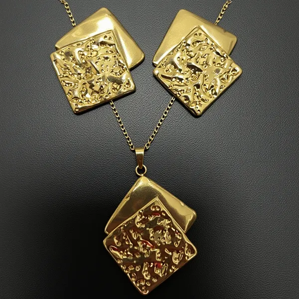 Golden_Textured_Square_Statement_Necklace