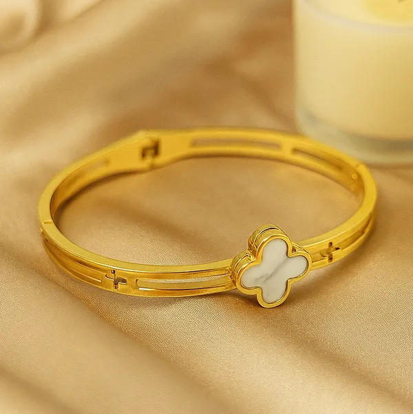 Anti-Tarnish_White_Clover_Charm_Bracelet_Gold_Finish