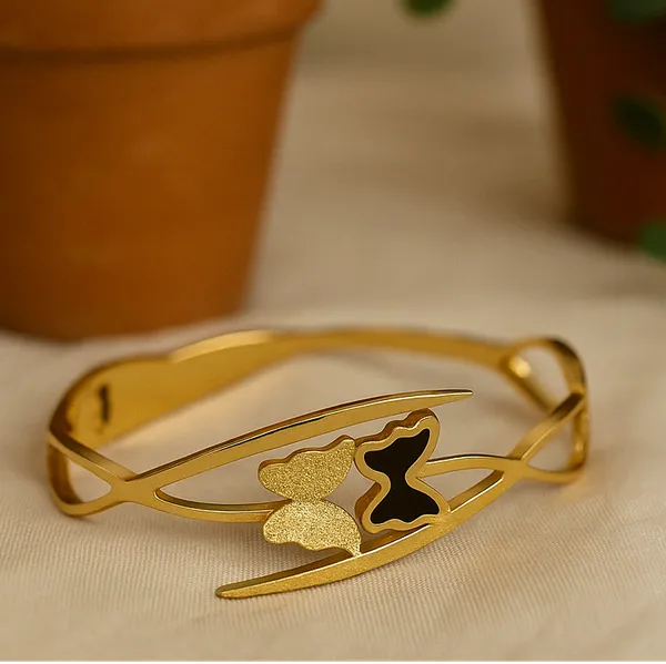 Anti-Tarnish_Twin_Butterfly_Charm_Bracelet_Gold_Finish