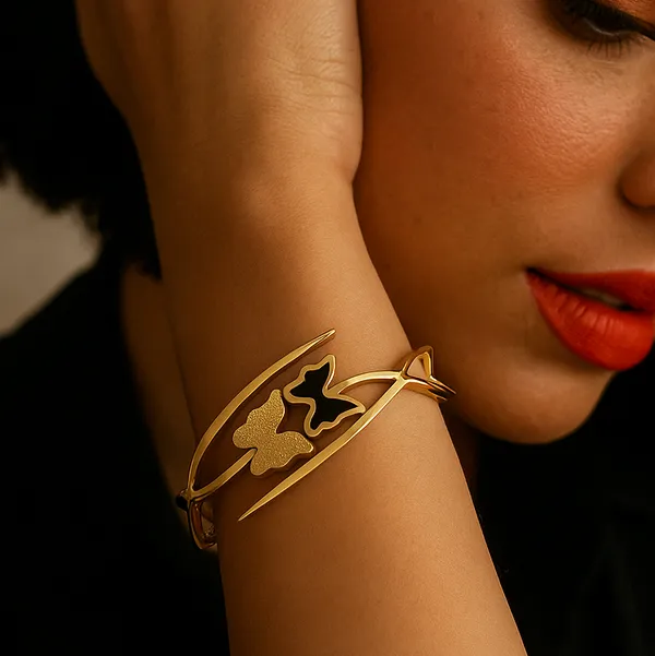 Anti-Tarnish_Twin_Butterfly_Charm_Bracelet_Gold_Finish