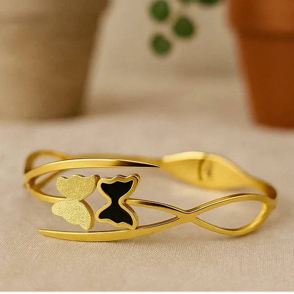 Anti-Tarnish_Twin_Butterfly_Charm_Bracelet_Gold_Finish