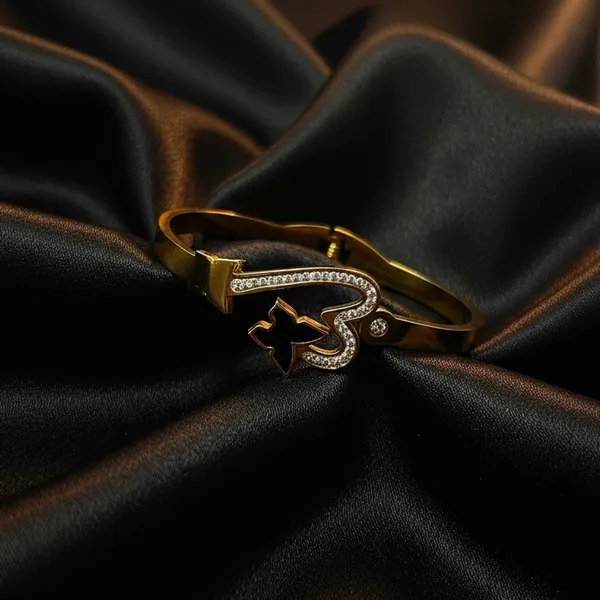 Golden_Anti-Tarnish_Heart_&_Star_Designer_Bangle