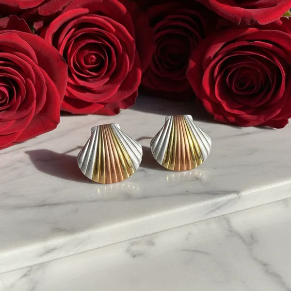Tri-Tone_Shell_Design_Stud_Earrings