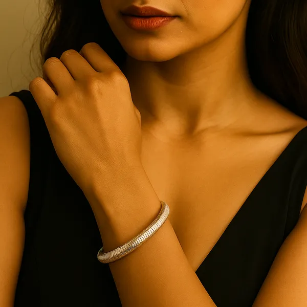 Classic_Coil_Bangle_Silver_Finish