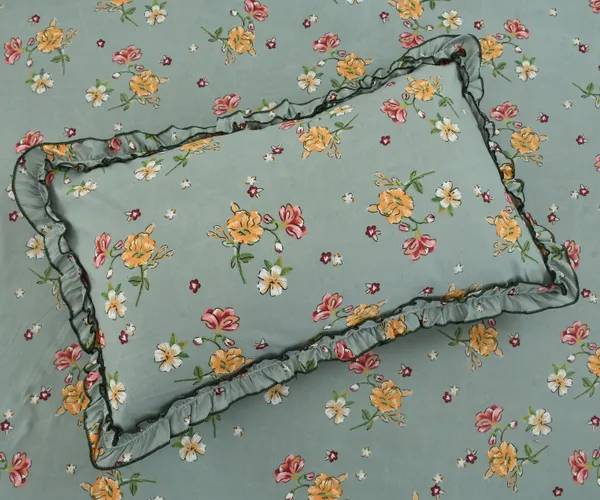 Green_Cotton_Luxurious_5_Piece_Bedsheet_Set_(1_King_Size_Flat_Bedsheet,_2_Decorative_Frill_Pillow_Covers_&_2_Decorative_Frill_Square_Shaped_Cushion_Covers_With_Fillers)