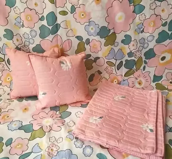 Pink_Cotton_Luxurious_5_Piece_Bedsheet_Set_(1_King_Size_Flat_Bedsheet,_2_Quilted_Pillow_Covers_&_2_Quilted_Square_Shaped_Cushion_Covers_With_Fillers)
