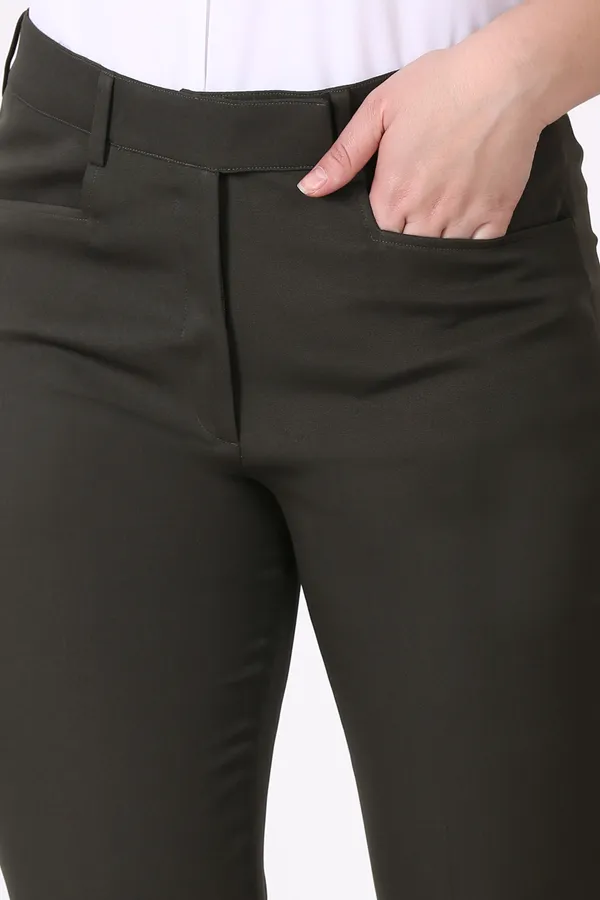 Black_Formal_Slim_Fit_Trouser_For_Women