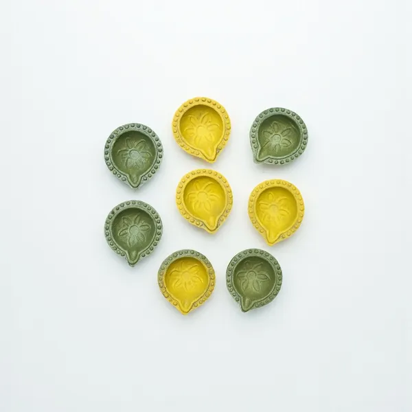 Natural_Cow_Dung_Premium_&_Elegant_Cow_Dung_Diyas_(Set_Of_8)_"_Panchgavya_+_Seeds_"