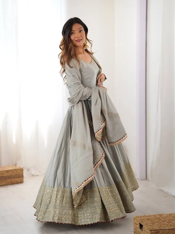 Chinon_Inner_Silver_Women_Set