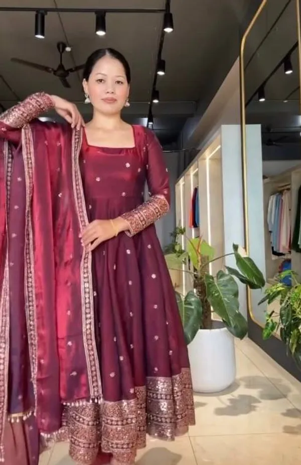 Fendy_Silk_Gown_Set_Maroon