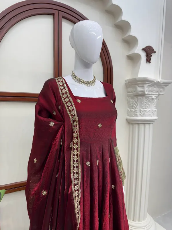 Fendy_Silk_Gown_Set_Maroon