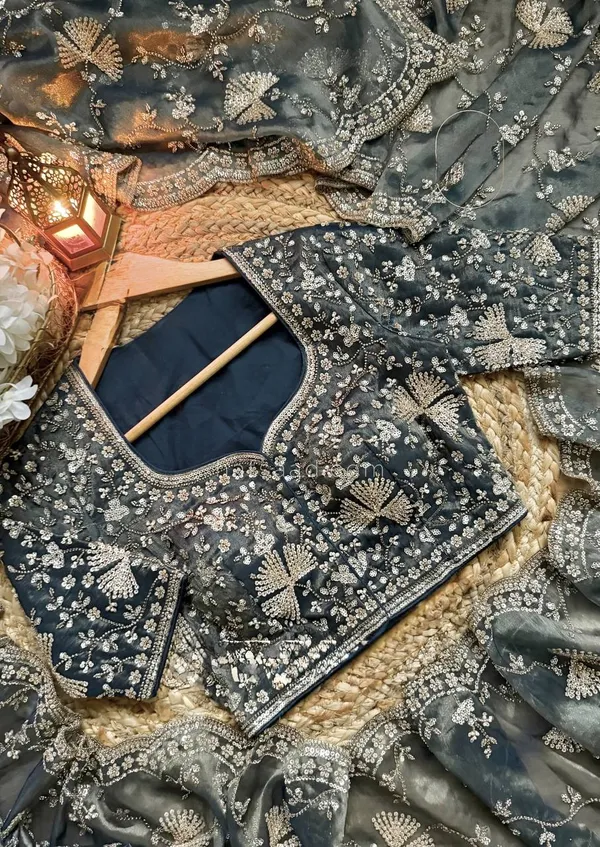Fendy_Silk_Heavy_Beds_Work_Saree_Grey
