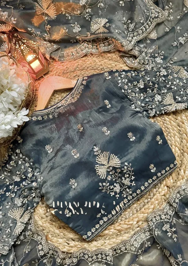 Fendy_Silk_Heavy_Beds_Work_Saree_Grey