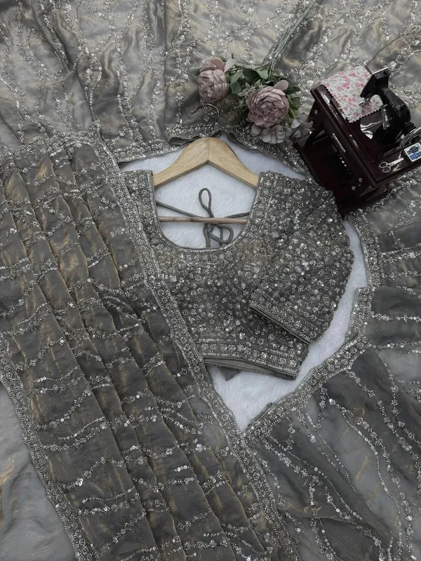 Fendy_Silk_Silver_Saree