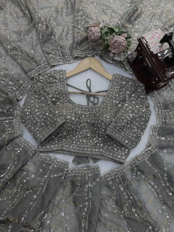 Fendy_Silk_Silver_Saree