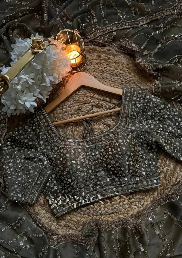 Fendy_Silk_Silver_Saree