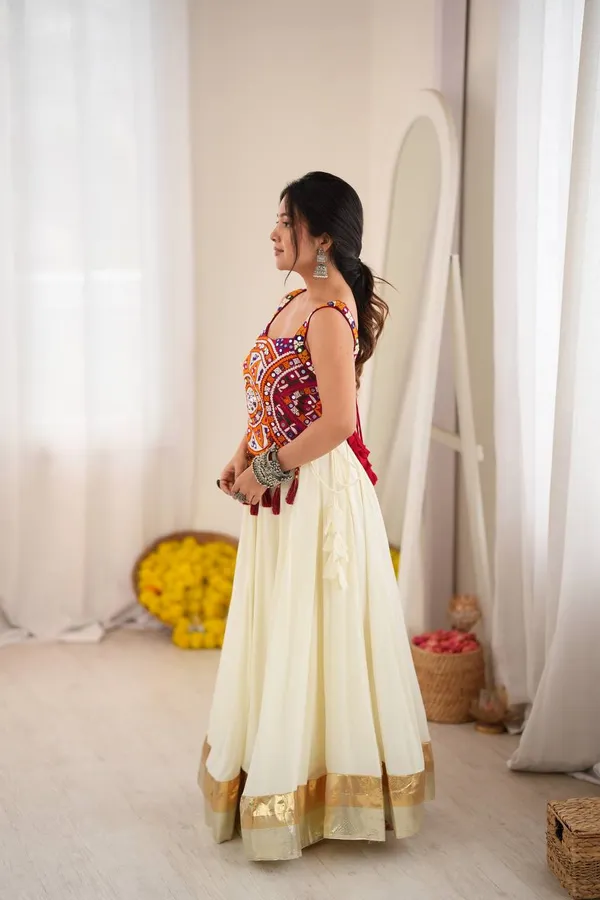 Havy_Reyon_White_Lehenga_Set