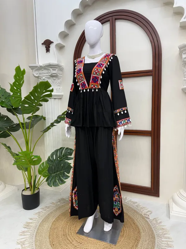 Heavy_Reyon_Silk_Black_Women_Set