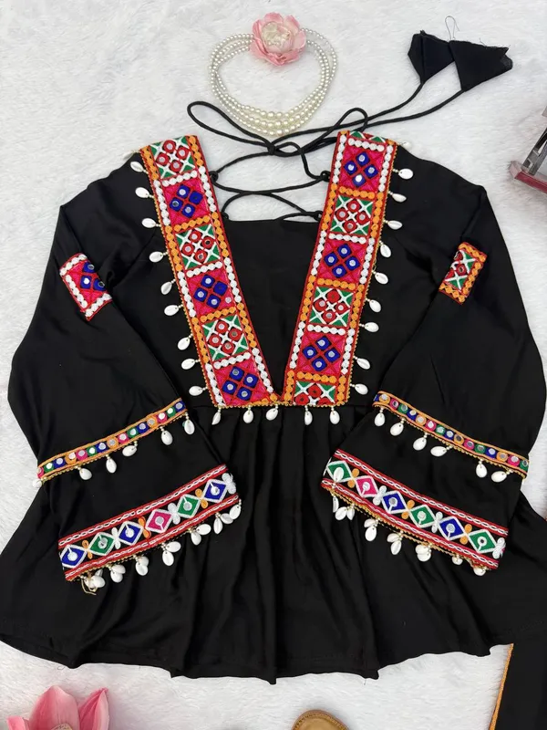 Heavy_Reyon_Silk_Black_Women_Set