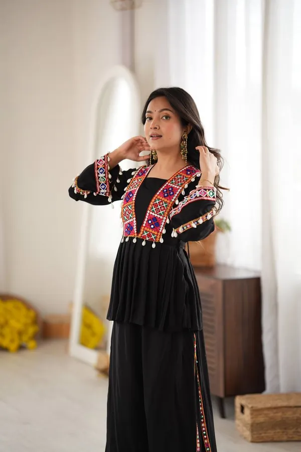 Heavy_Reyon_Silk_Black_Women_Set