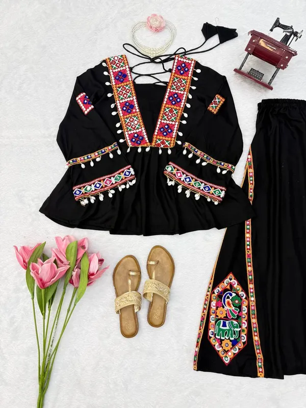 Heavy_Reyon_Silk_Black_Women_Set