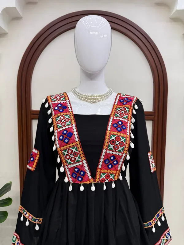 Heavy_Reyon_Silk_Black_Women_Set
