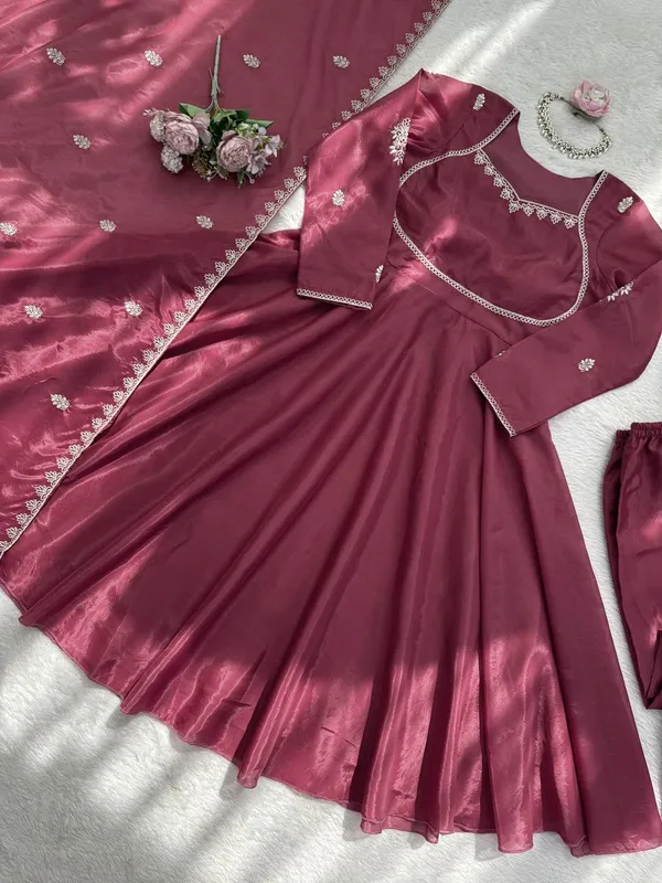 HO_Silk_Elegant_Traditional_Wear_Set